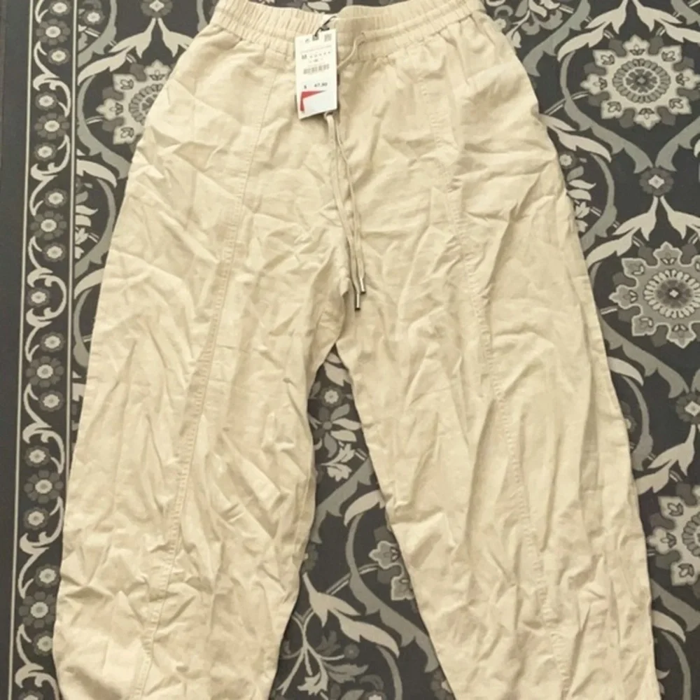 Zara Sz M capri pants beige linen new